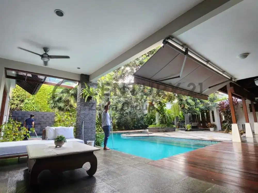Dijual Cepat Rumah Nuansa Tropis di Cilandak Jakarta Selatan