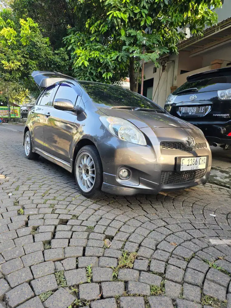 Toyota Yaris E Matic 2012 Rare color (abu-abu metalik)