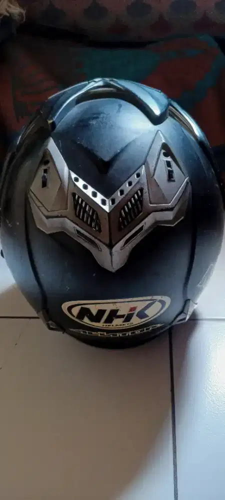 Helm merk NHK ukuran L  jual cpt ddh ada visor hitam