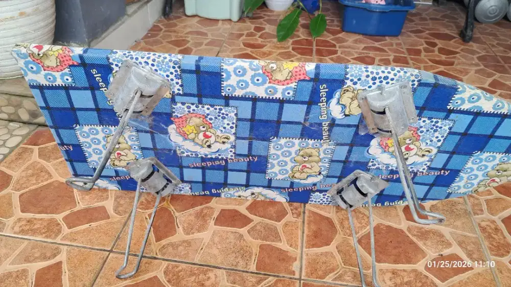 Meja Tatakan setrika duduk