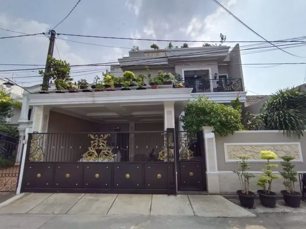 Dijual rumah ada kolam renang full renov siap huni di Pekayon Bekasi Selatan