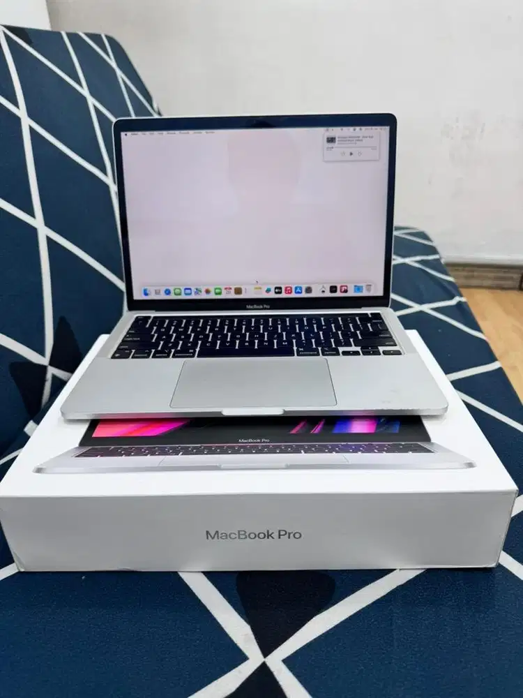 Macbook Pro M1 touchbar 256Gb second resmi iBox fullset original