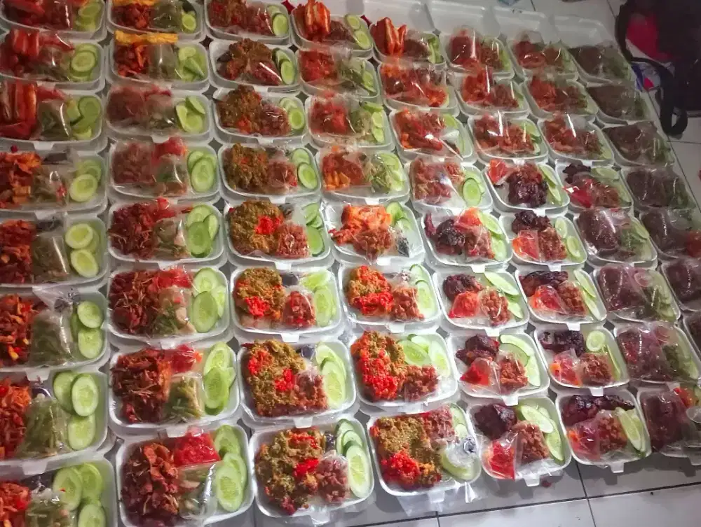 Paket nasi kuning dan nasi box