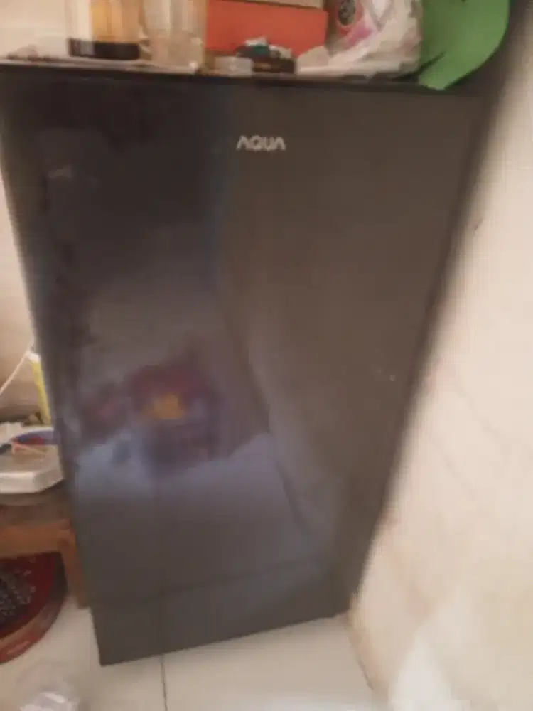Jual kulkas Aqua masih dingin