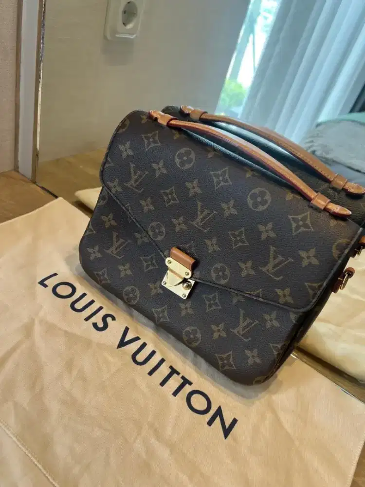 LV LOUIS VUITTON MONOGRAM POCHETTE METIS