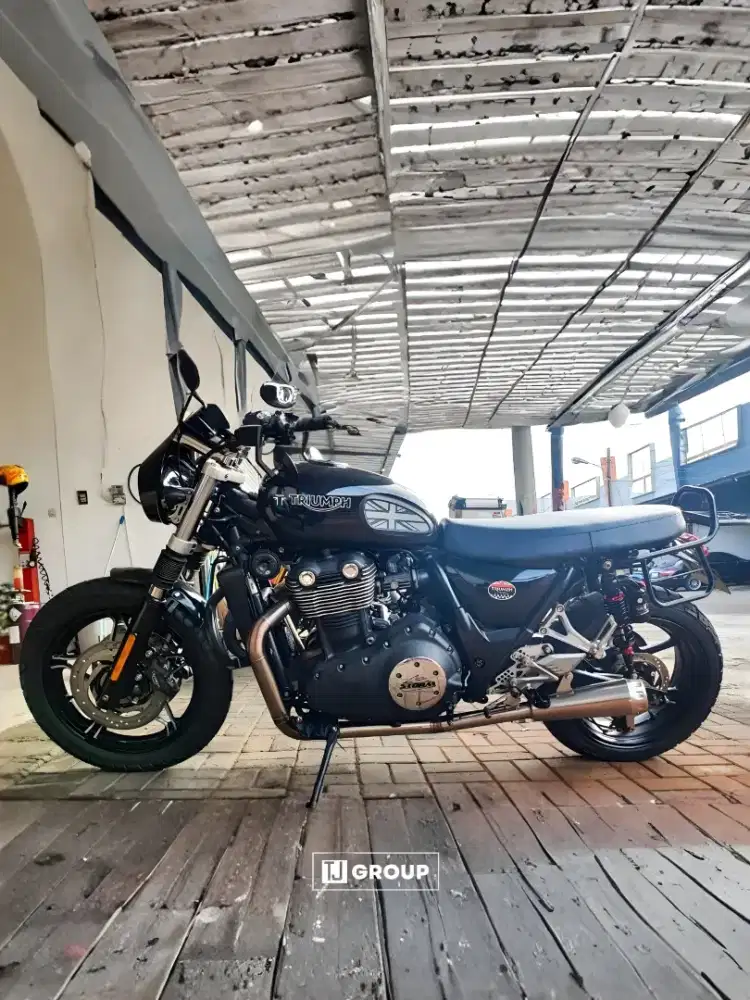 FOR SALE!! Triumph Thunderbird 2012