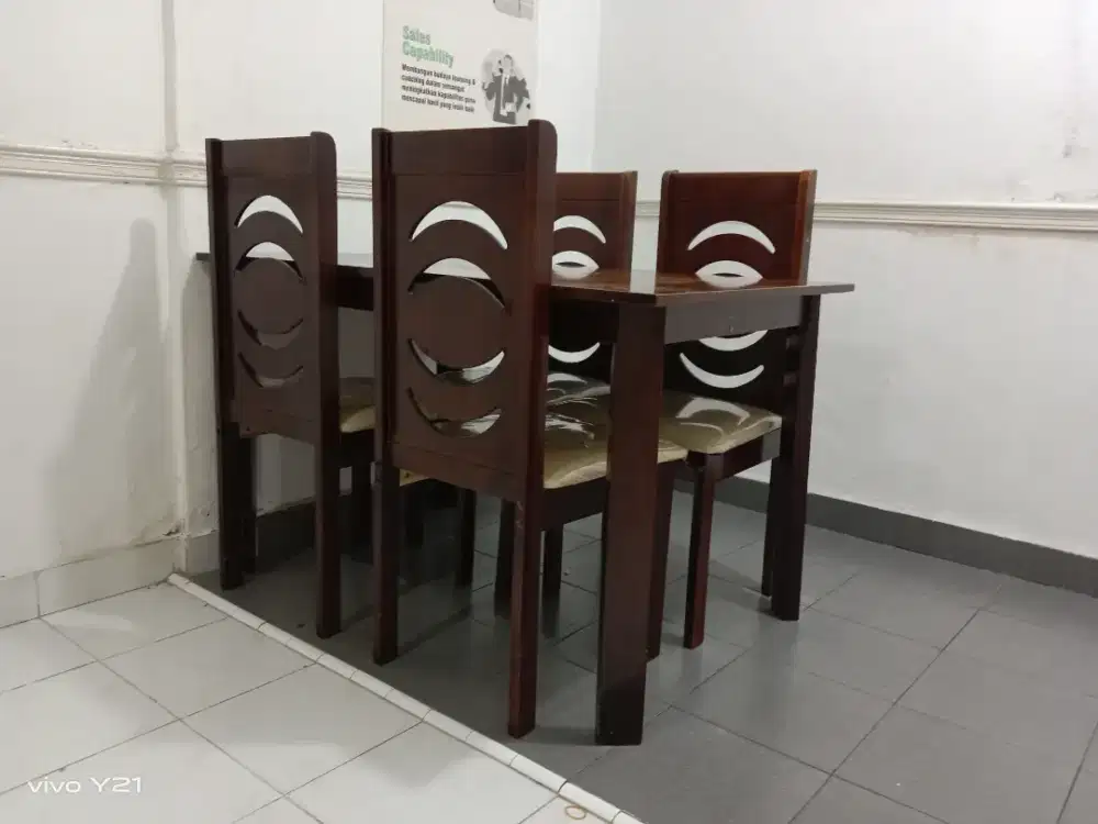 Meja Makan dan Spring Bed