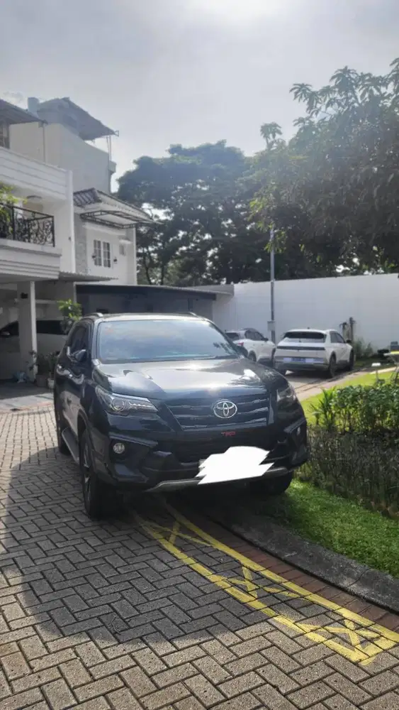 DIJUAL TOYOTA FORTUNER 2018 2.7 4x2 SRZ TRD Bensin-AT HITAM PRIBADI