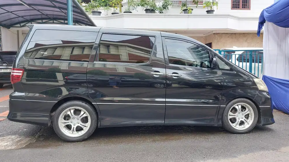 Toyota Alphard 2.4 G Hitam