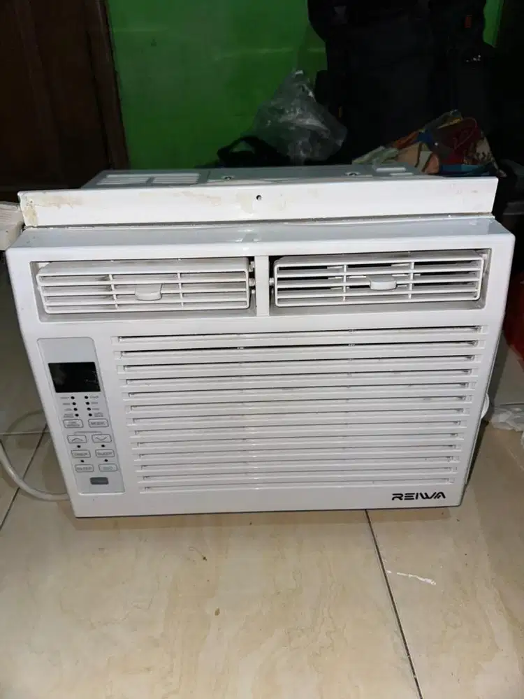Jual cepat! Ac Window Portable Reiwa 1/2 Pk Low watt