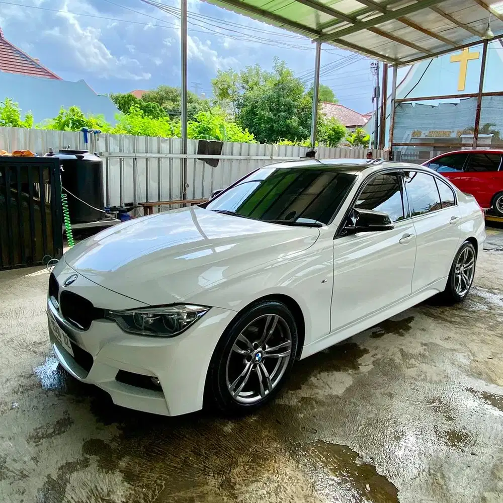 BMW F30 330i 2016/2017 WHITE ON RED RARE