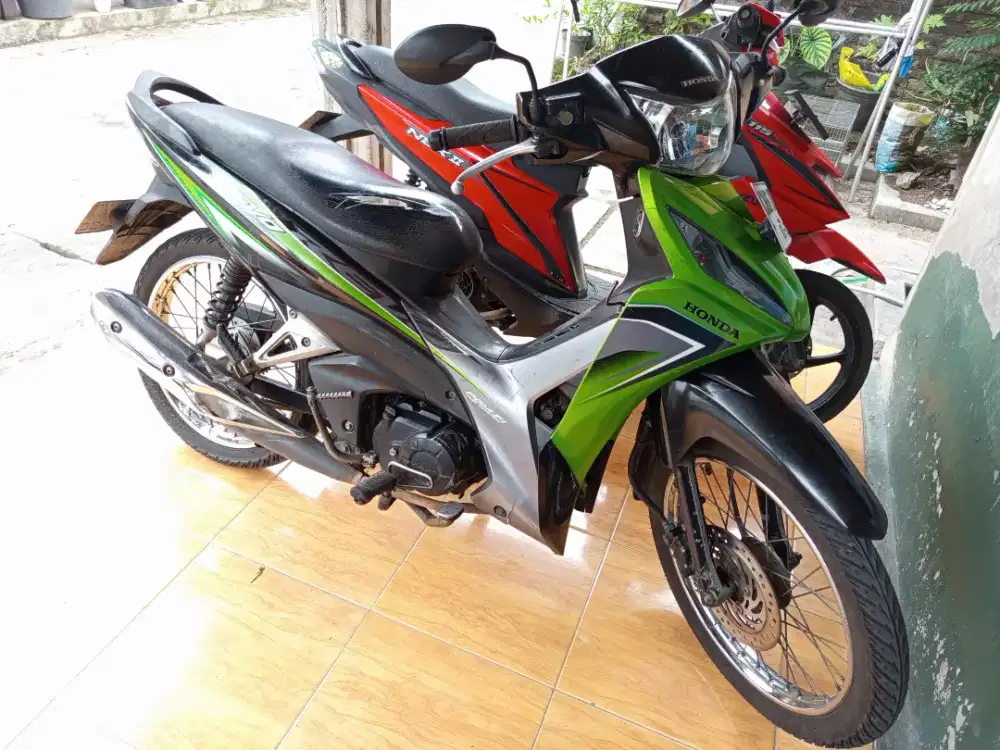 Revo fi 2014 hijau hitam