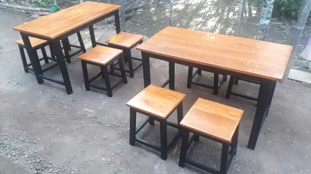 Set meja kursi kayu mahoni