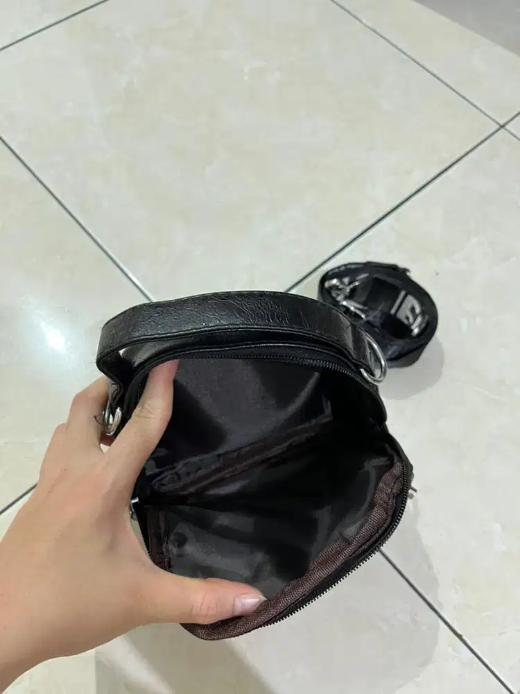Tas tenteng selempang hitam blink