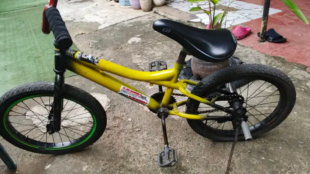 Paket Sepeda BMX anak + tempat Parkir