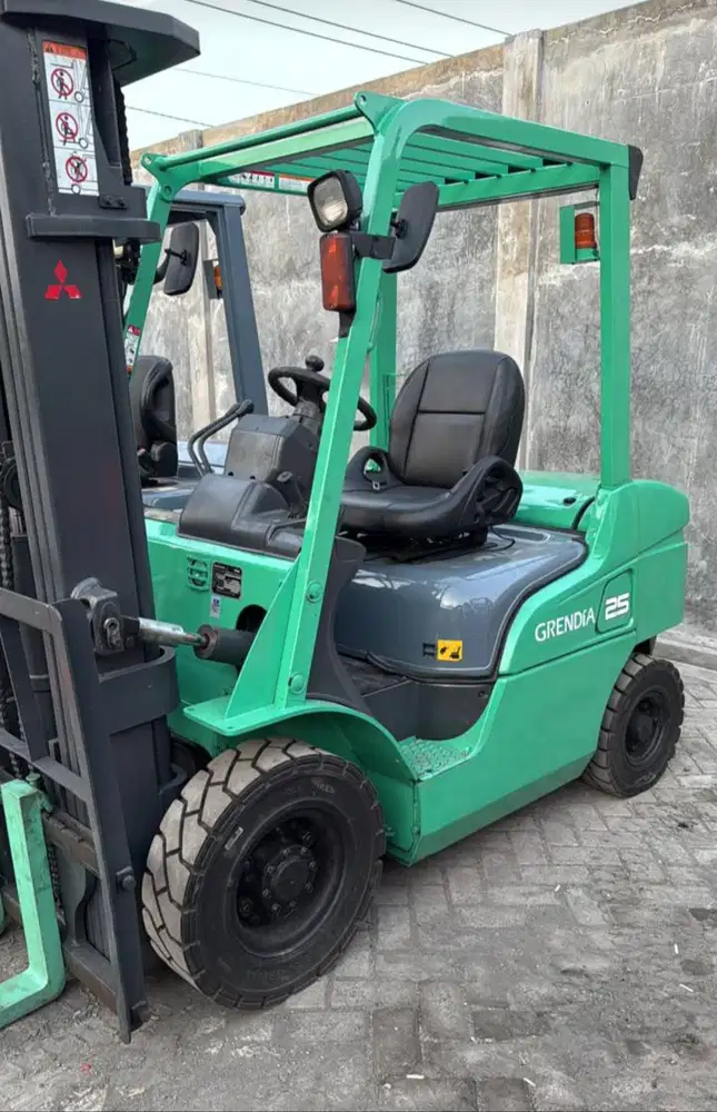MITSUBISHI GRENDIA 2,5 TON MAST TRILIFT