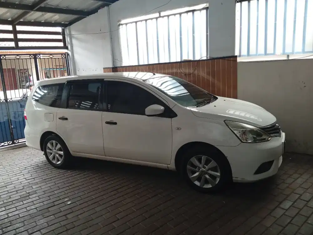 Jual livina facelift sv manual tahun 2015