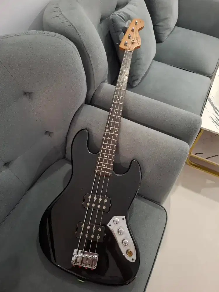 Squier jazz bass allfinity mdein china thn 2012 upgred humbucker