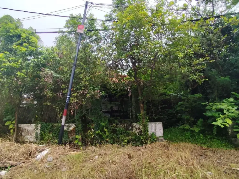 Rumah Wiyung Hitung tanah tidak jauh dari raya