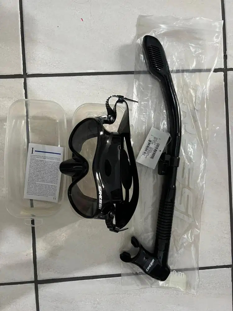 Cressi Dry Snorkle Combo Set (BLACK)