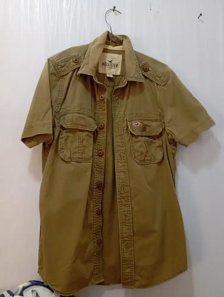 Kemeja Hollister green army size s
