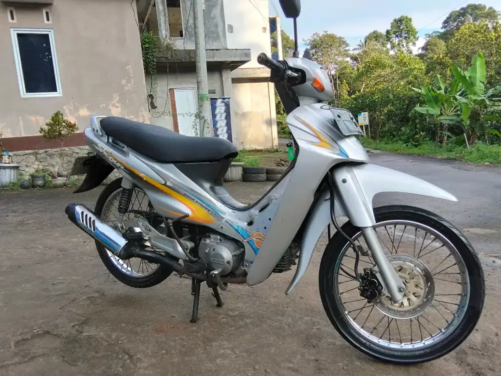 Shogun 2002 orisinil luar dalam