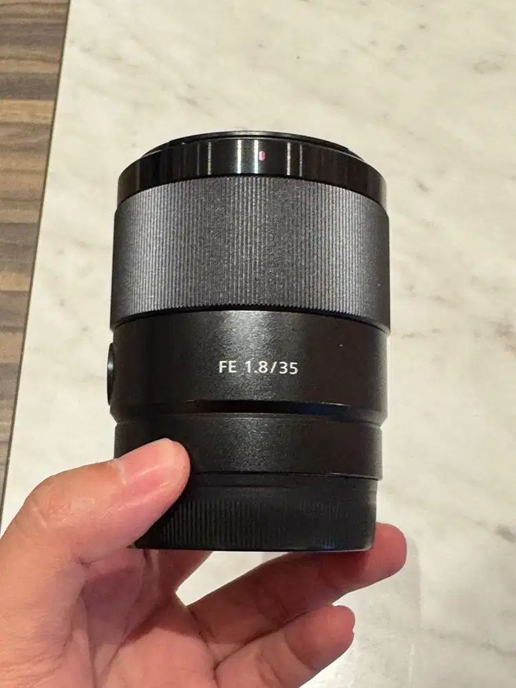 Lensa Sony Full Frame FE 35mm f1.8