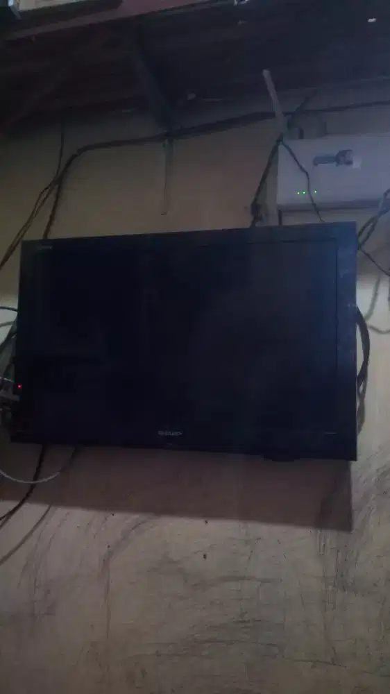 Tv Sharp Aquos 24 inchi