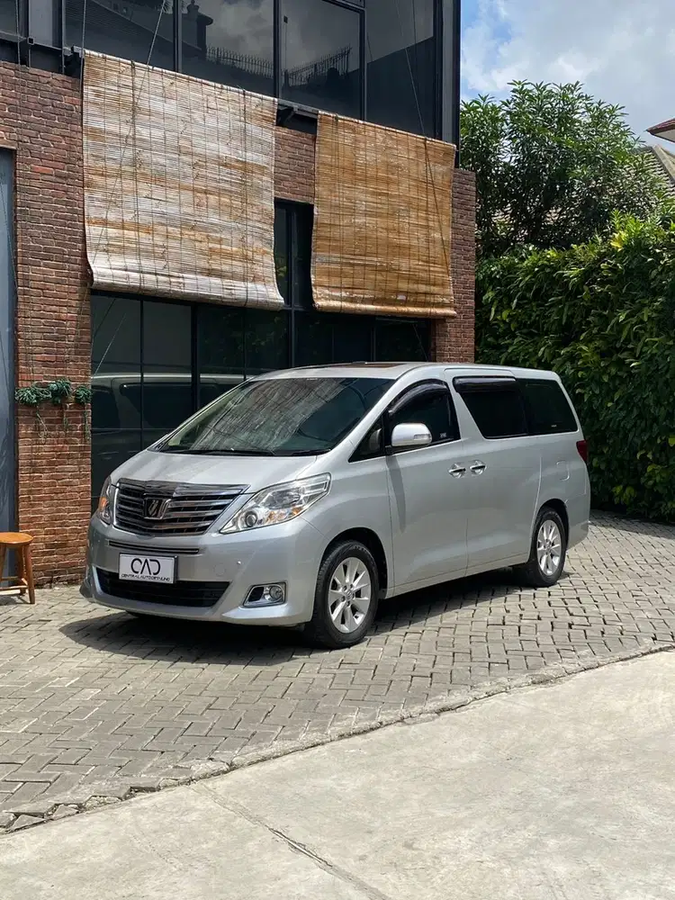 Toyota Alphard 2012 3.5 Silver