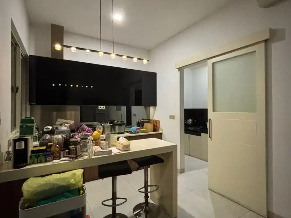 DIJUAL CEPAT RUMAH GOLF LAKE RESIDENCE UK 8X15 (2 LANTAI) SEMI FURNISH READY HUNI BISA NEGO