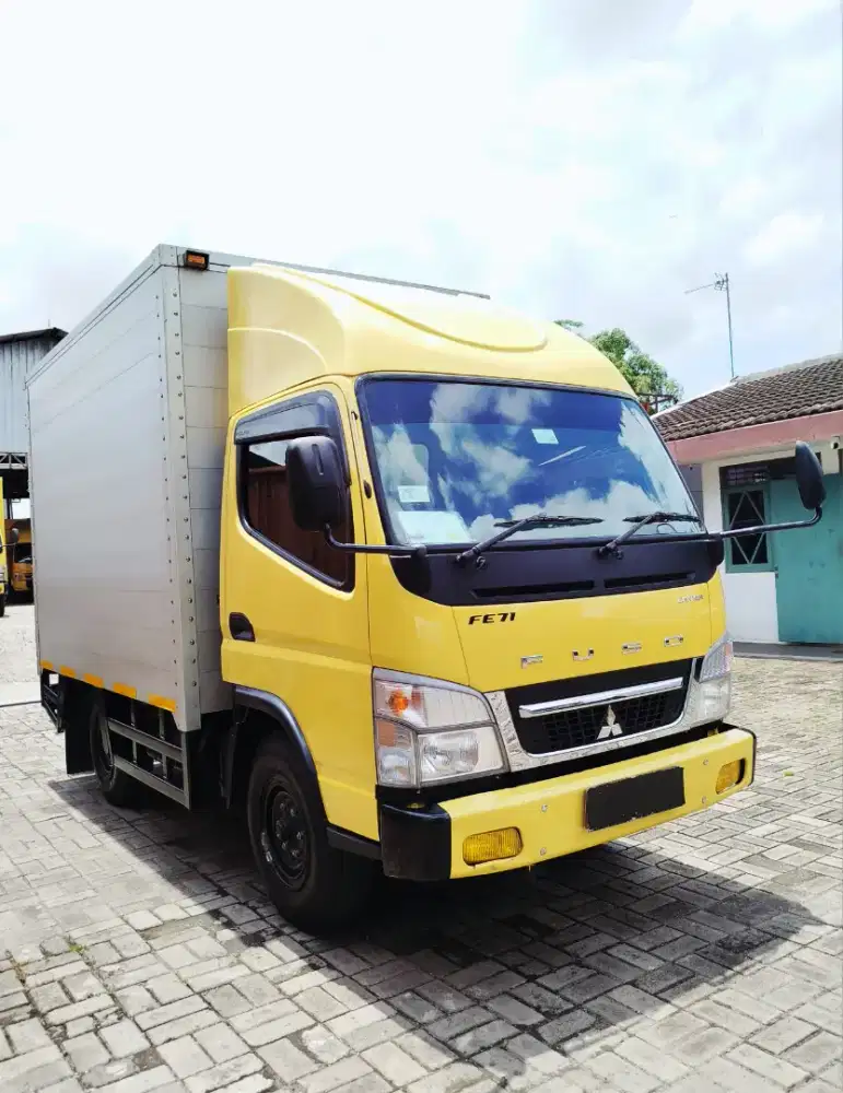 MITSUBISHI COLT DIESEL CANTER 4 BAN BOX KONDISI ISTIMEWA SEPERTI BARU
