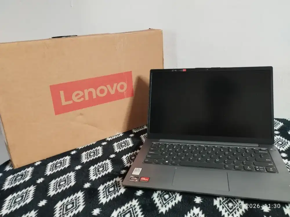 Lenovo Ryzen 3-7320 Ram 8GB Mvme 256 Gaming Fullset