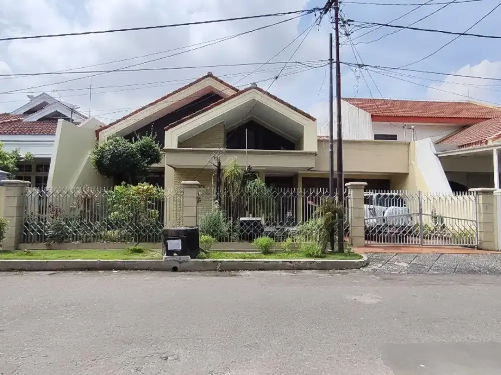 Dijual Rumah Dharmahusada Indah Timur Dekat Galaxy Mall Unair Row jalan 3 mobil