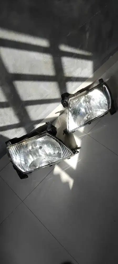 Headlamp mobil kijang LGX