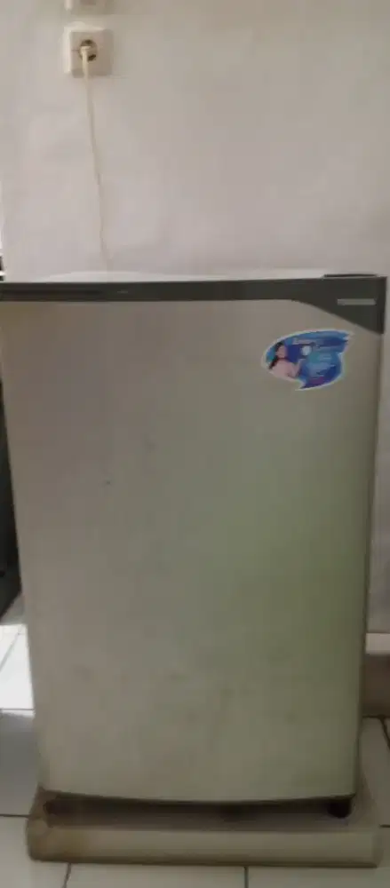 Kulkas 1 Pintu - Toshiba Glasio Model GR_J131 BC