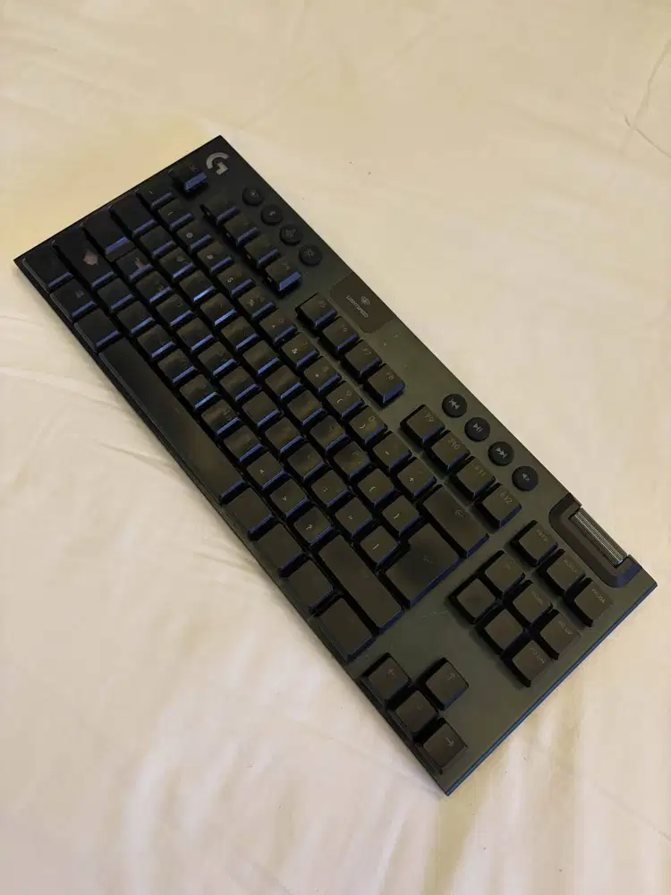 Logitech g915 TKL wireless gaming keyboard