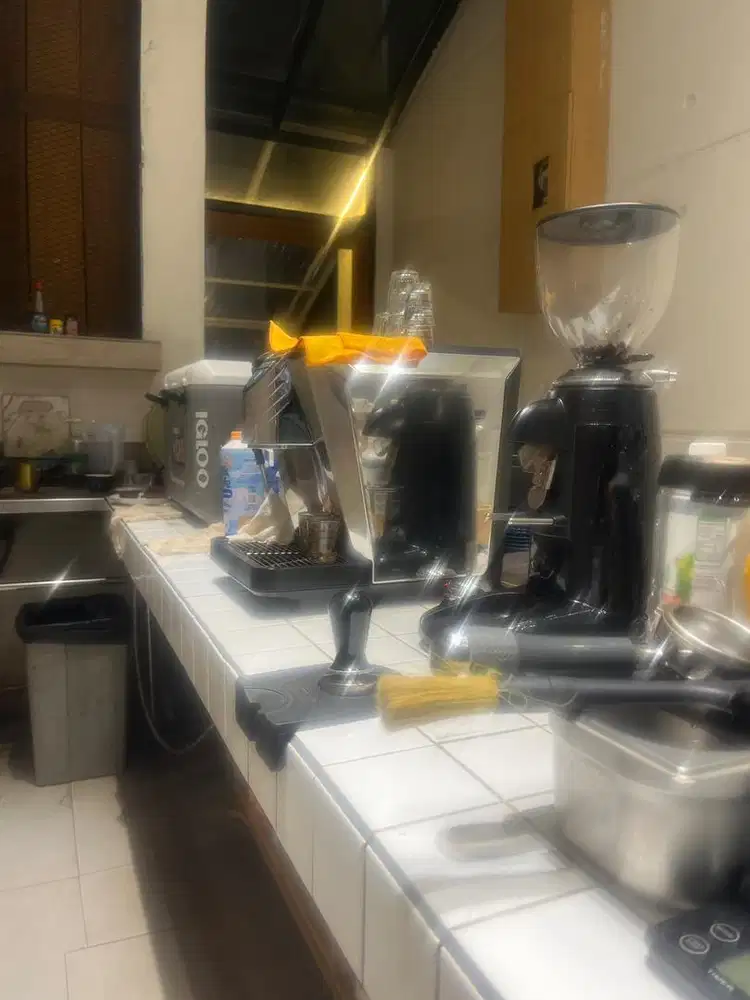 Dibutuhkan segera barista n waiters