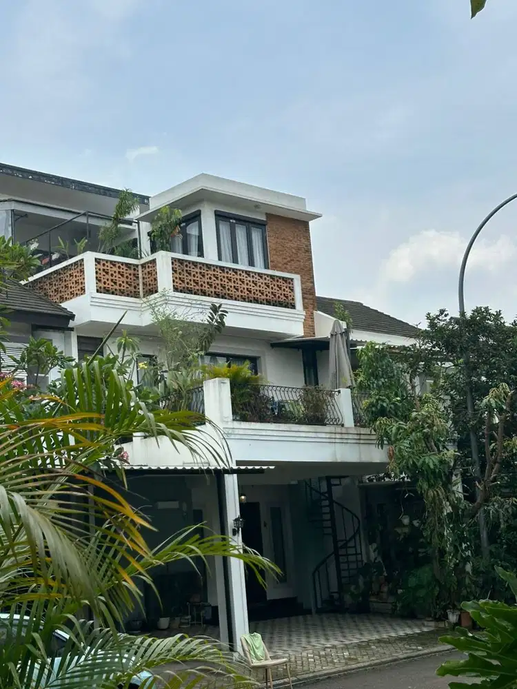 Disewakan Rumah Lokasi Strategis di Neo Catalonia Nusaloka Bsd