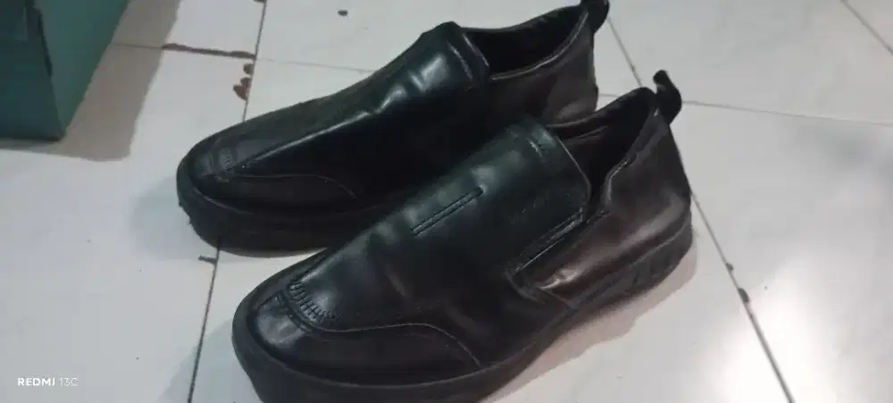SEPATU FANTOFEL SLIP SECOND HITAM