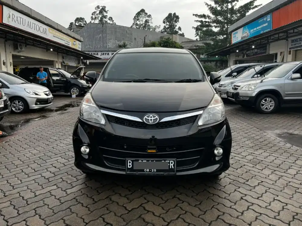 DP 5JT AVANZA VELOZ 2015 AT BLACK EDITION !!