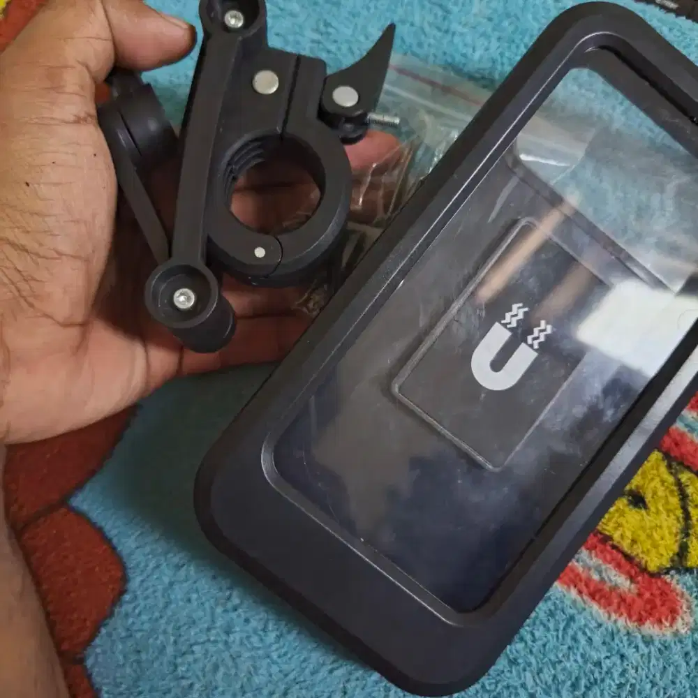 Holder hp tahan air bahan plastik