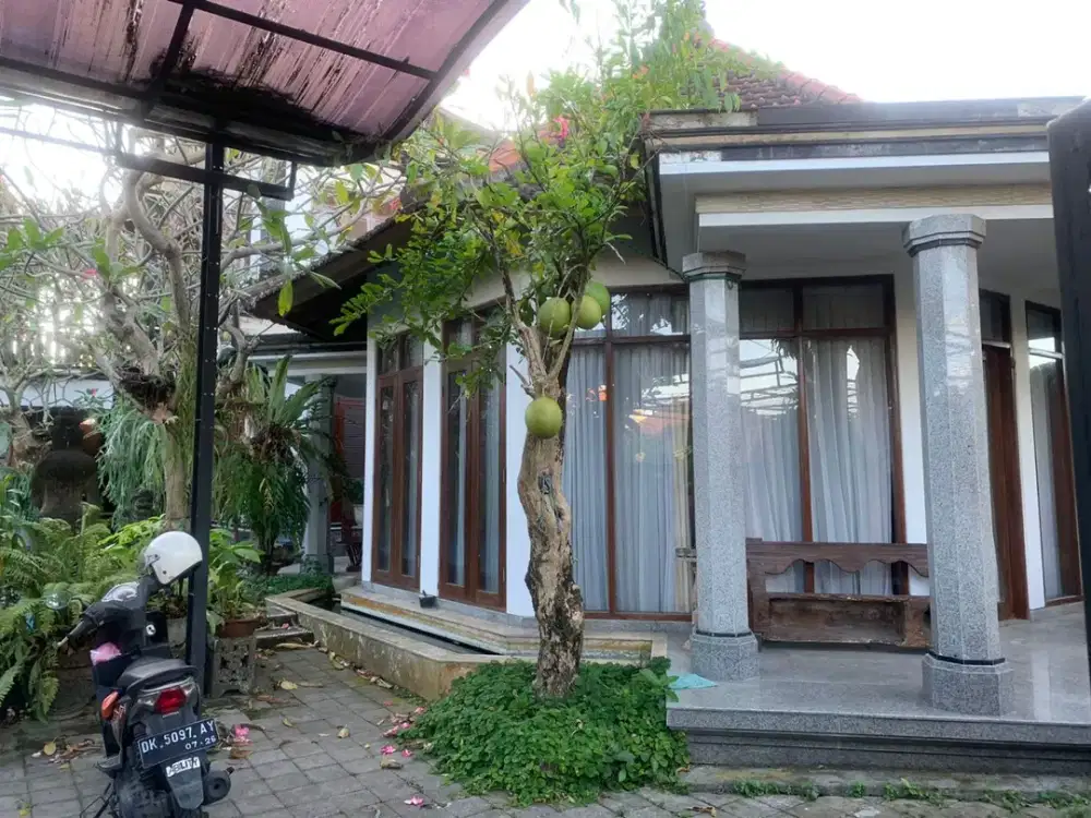 DIJUAL  VILLA BANGUNAN 2 LANTAI FULL MARMER DAN GRANITE SEMI FURNISHED LOKASI JALAN KECUBUNG DENPASAR TIMUR