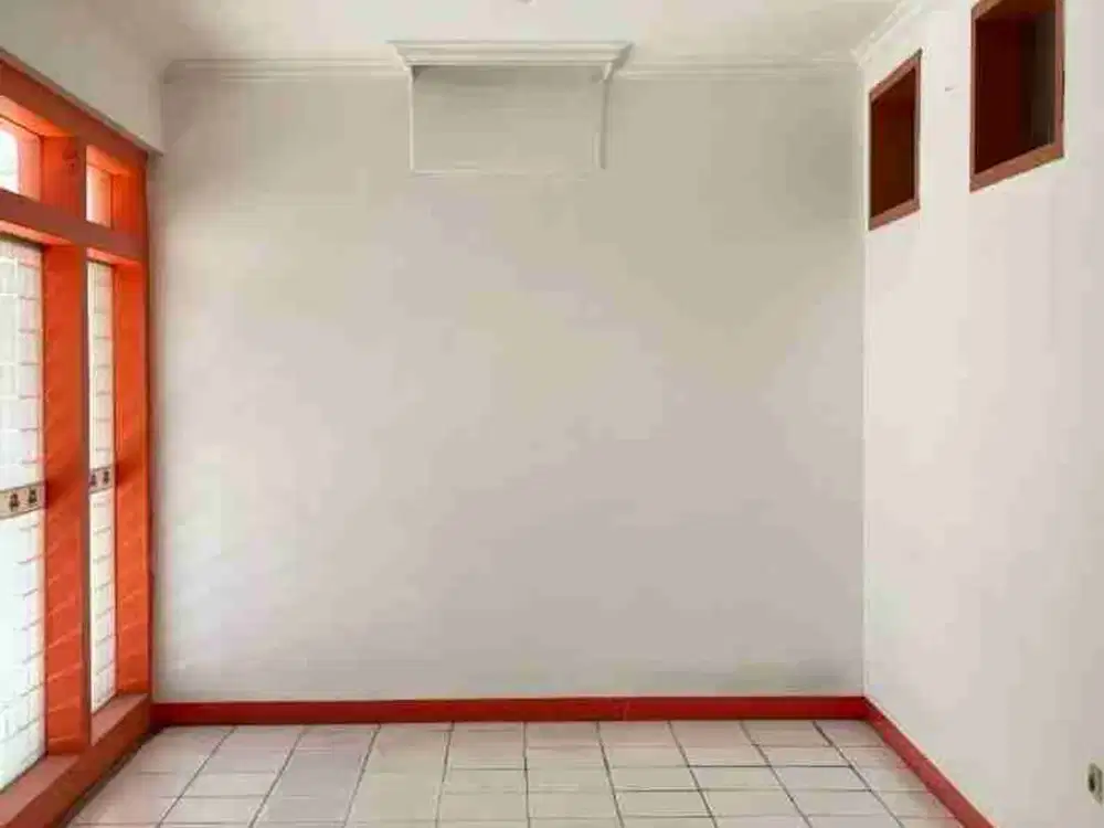 Rumah Tengah Kota di Mainroad Bkr