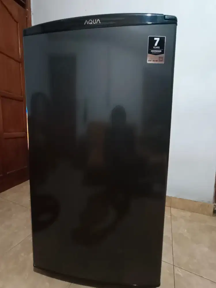 Di jual frezeer kulkas bekas Aqua