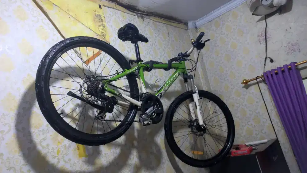 Sepeda gunung ukuran 26in merk united XC72 monza