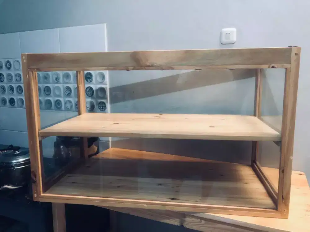 Dijual Etalase Makanan Kayu Jati Belanda