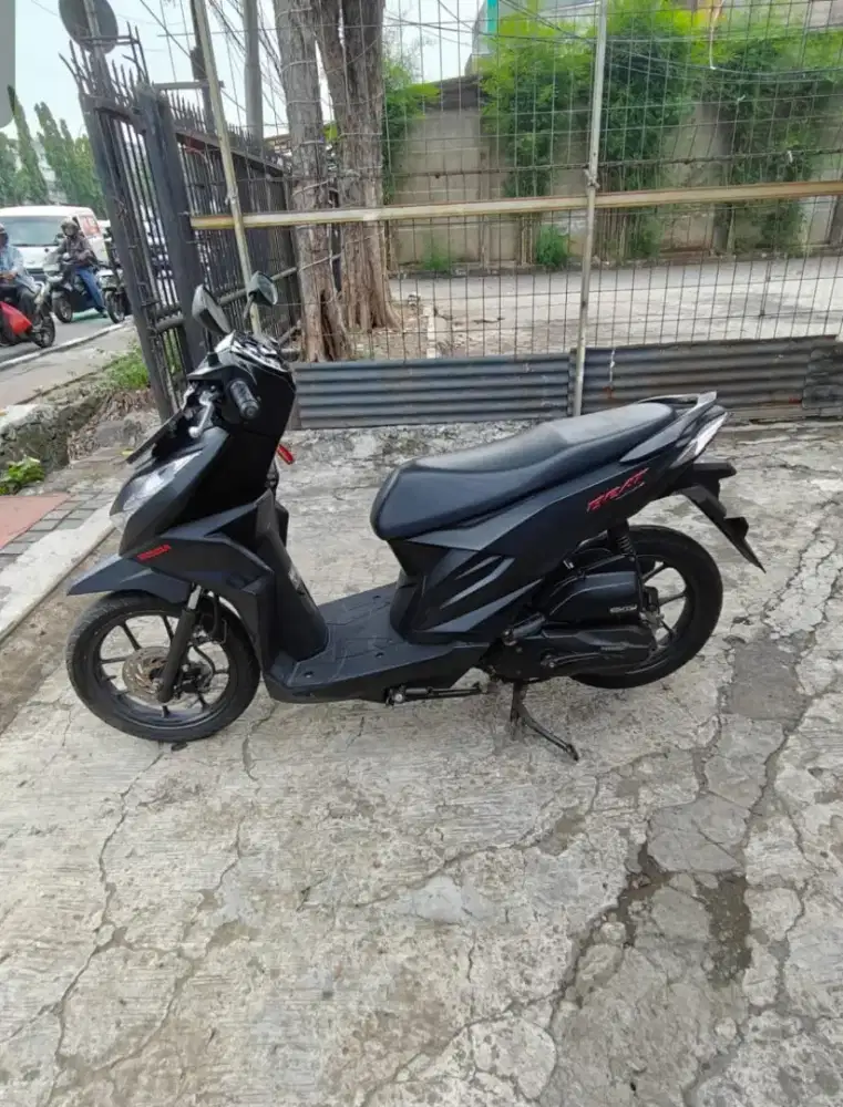 Beat deluxe 2023 km 10 rb dp 500rb ked dtoea