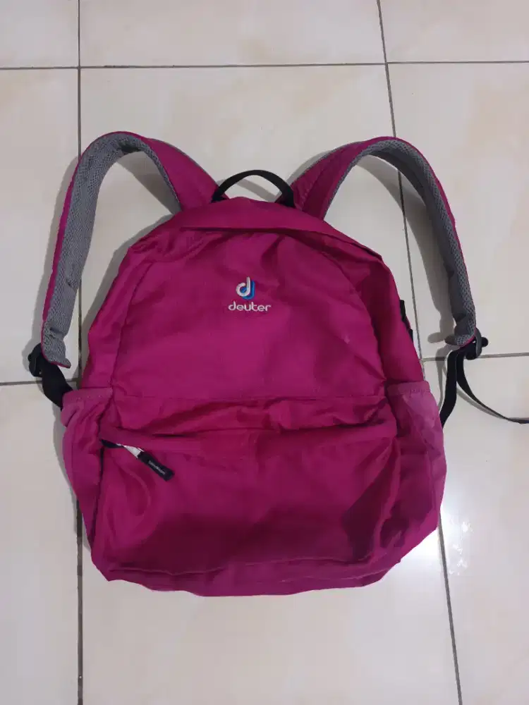 Tas ransel deuter magenta