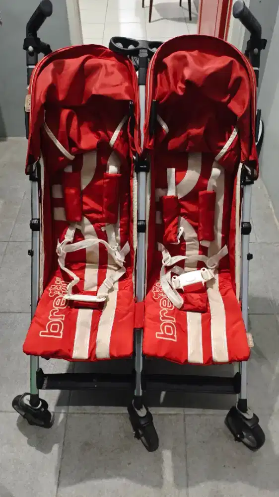 Stroller bayi brevi kembar