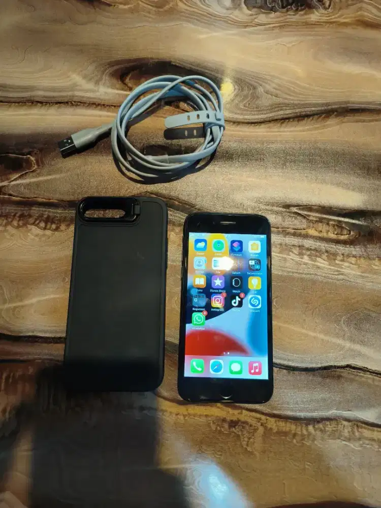 Iphone 7 128GB (All Operator) Inter LL/A.  barang pakaian pribadi